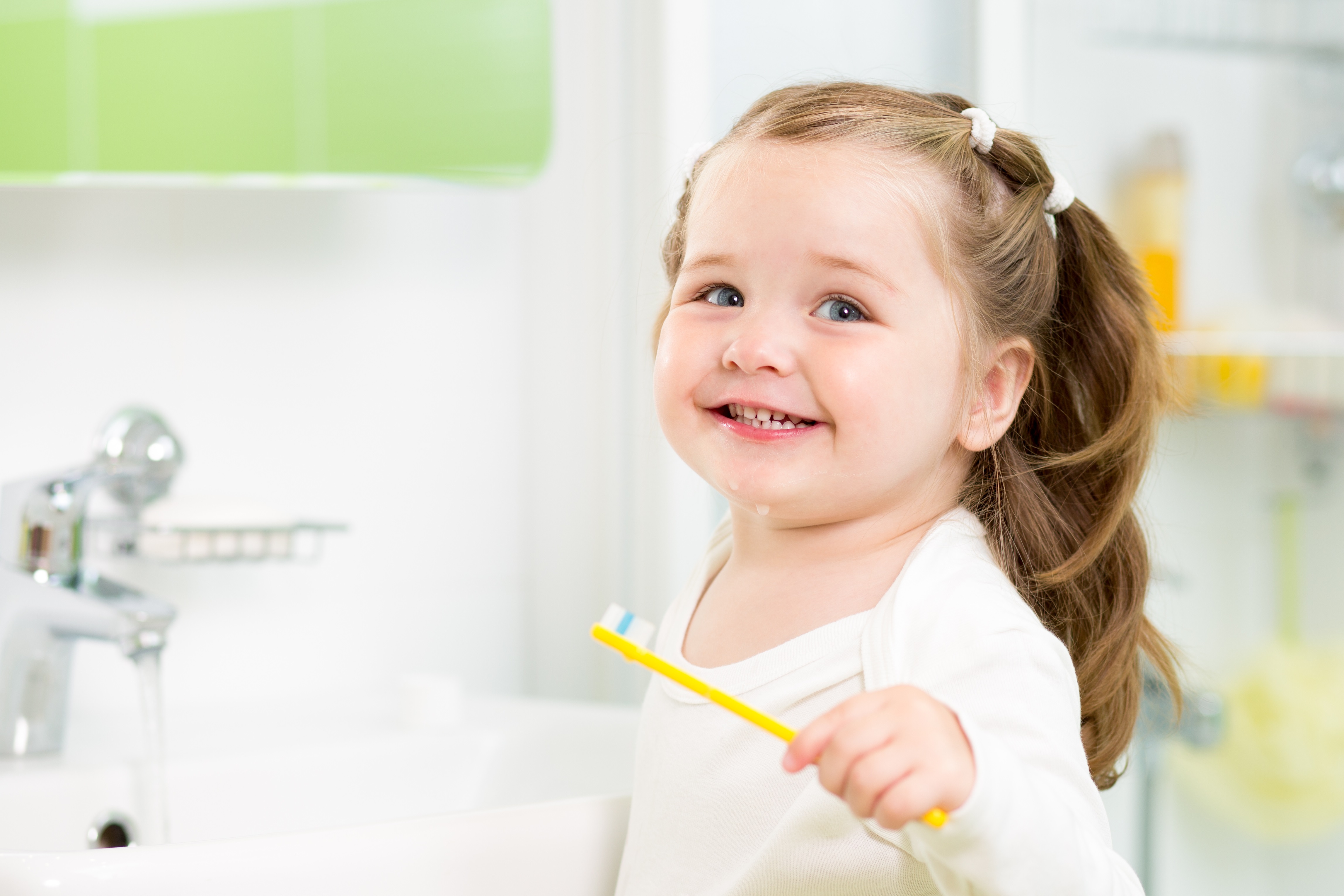 odontopediatria en Carabanchel - lavandose los dientes