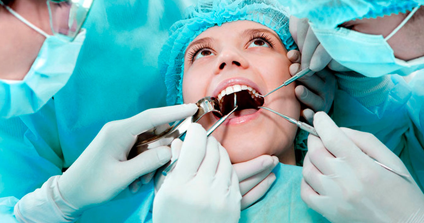 Implantología dental en Carabanchel - operacion