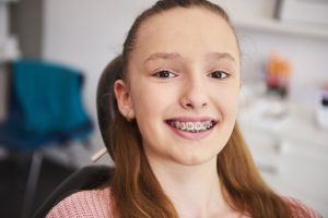 ortodoncia en Carabanchel - niña sonriendo